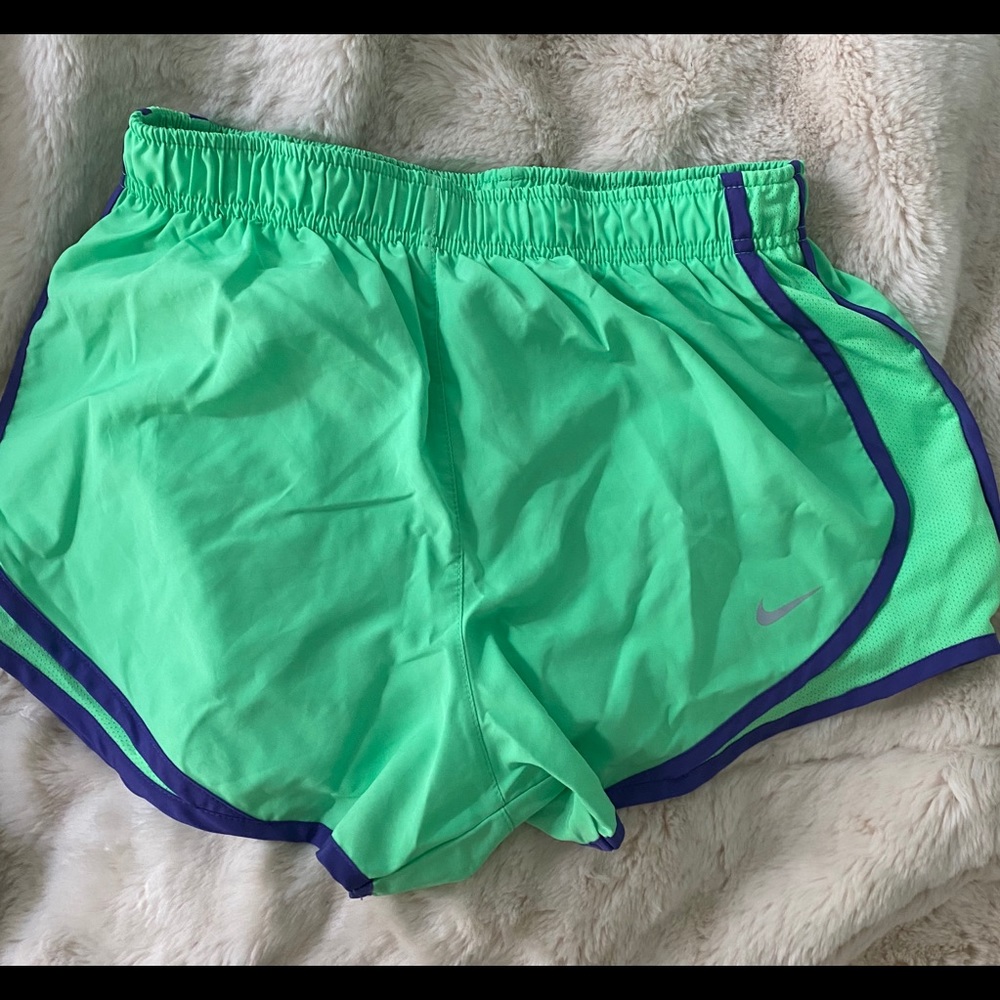 NIKE SHORTS